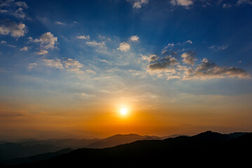 Obraz premium Majestic sunset sky over the mountains landscape