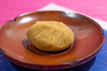 岐阜の栗きんとん（栗100パーセント）：茶巾しぼり、和菓子、伝統的なスイーツ