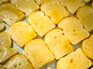 Crispy garlic bread glazed with sweet garlic sauce.