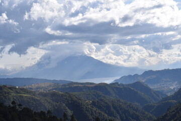 Paisaje por arriba del cielo en montaña