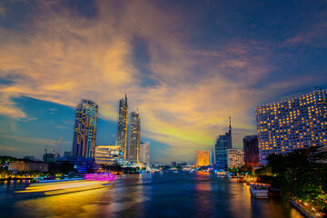 Obraz premium The scenic view curved of the Chao Phraya River in Bangkok city downtown at sunset, capital of Thailand
