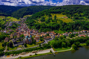 Fototapeta na wymiar Neustadt am Main in Bayern aus der Luft | Luftbilder von Neustadt am Main in Bayern