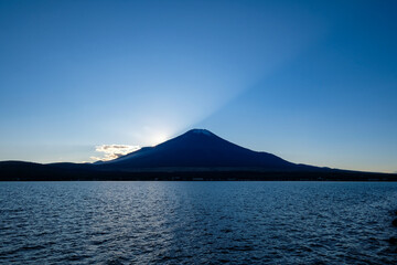 Fototapeta premium 山梨県の山中湖と富士山