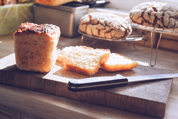 freshly baked bread is cut into slices and lies on the cutting board in the home kitchen