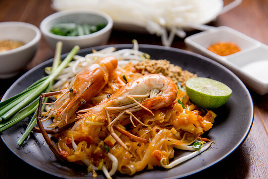 Udon Pad Thai Shrimp Asian food