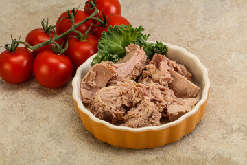 Canned tuna fillet in the bowl