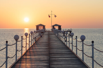 Fototapeta premium sunrise over the canopies