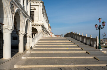 Fototapeta premium Venice March 2020 during COVID lockdown. Very less people in the city. The bridge Ponte Della Paglia empty in sunshine.