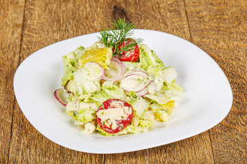 Salad with chicken and orange