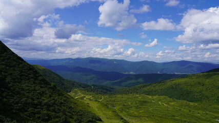 Fototapeta na wymiar mountains in the carpaian mountains