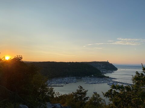 Duino - Aurisina Sistiana Portopiccolo zwischen Venedig und Triest in der N&auml;he von Monfalcone Grado und Bibione - Sonnenaufgang im Sp&auml;therbst
