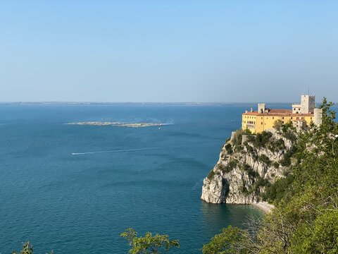 Duino - Aurisina Sistiana Portopiccolo zwischen Venedig und Triest in der N&auml;he von Monfalcone Grado und Bibione - Rilke Wanderweg zum Schloss