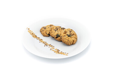 Cookies, biscuit au chocolat et avoine sur fond blanc 