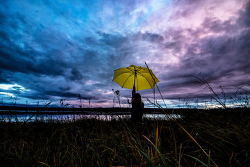 Silhouettes à la pluie