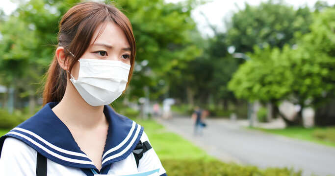 High School Student Wear Mask