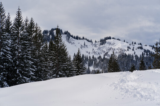 verchneites Bergpanorama in Balderschwang, Oberallg&auml;u, Bayern