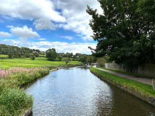 Fototapeta na wymiar The Leeds and Liverpool canal, on Micklethwaite Lane, Keighley, UK