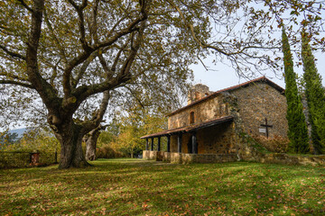Fototapeta na wymiar Hermitage of Concejuelo in Galdames, next to its centenary oaks