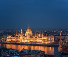Obraz na płótnie Canvas The famous Hungarian Parliament at night