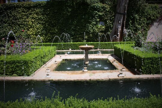 fuente en jard&iacute;n nazar&iacute;