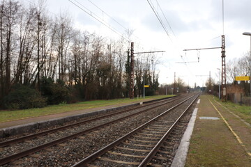 Fototapeta na wymiar Voies de chemin de fer, ville de Polliat, département de l'Ain, France