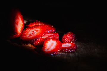 Fresas rojas y frescas, listas para comer.
