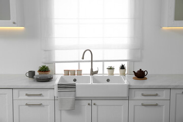 Fototapeta na wymiar Beautiful view of light modern kitchen. Interior design