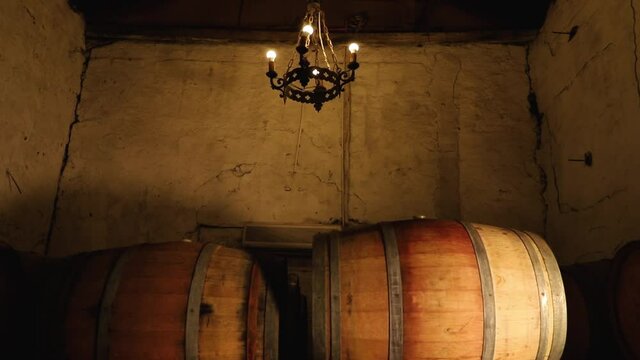 reserva de vino, barriles de vino, cava de vino, bodega de vino, madera.