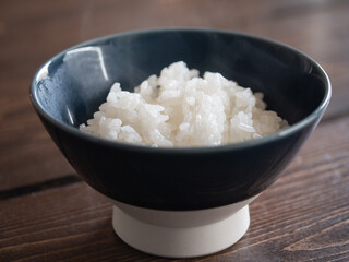 真っ白なツヤツヤの炊き立てのご飯。