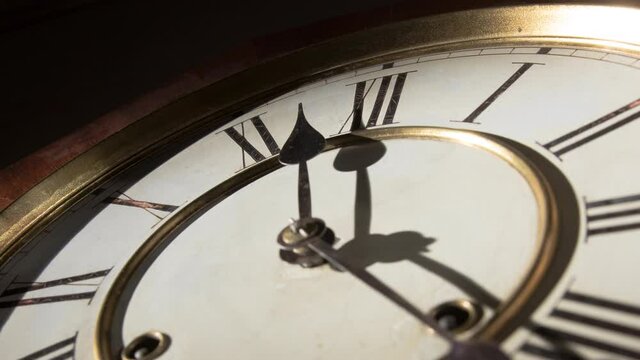 TIMELAPSE, ZOOM OUT, an old clock over 55 minutes. Roman numerals