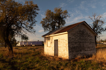 Obraz premium old abandonded shed