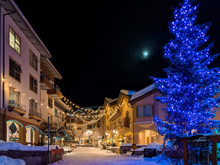Night streets of Sun Peaks ski resort during Christmas season, Kamloops, British Columbia, Canada © Jara
