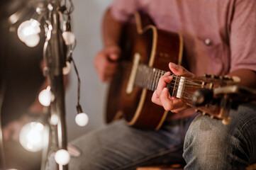 Musicians playing guitar at music festivals, lights, music, concerts, mini concerts. music festivals