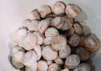 FRESH DANISH WEDDING COOKIES IN A BOWL