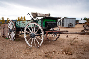 Fototapeta na wymiar Vintage horse-drawn wagon