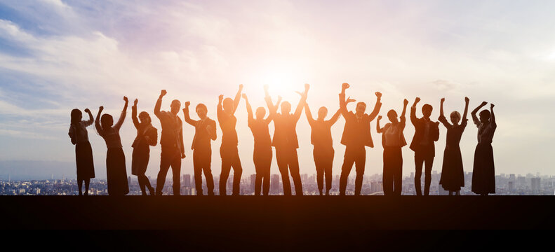 喜ぶ人々　サクセス　成功　達成