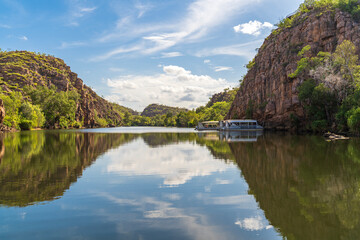 Obraz premium Katherine Gorge morning cruise in Nitmiluk National Park. Katherine, Northern Territory.
