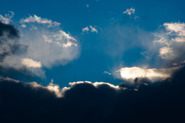 Fototapeta na wymiar 雲と陽光