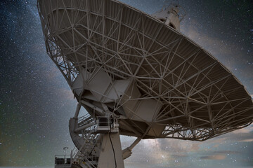 One of the large antenna dishes in the Very Large Array radio astronomy site in New Mexico