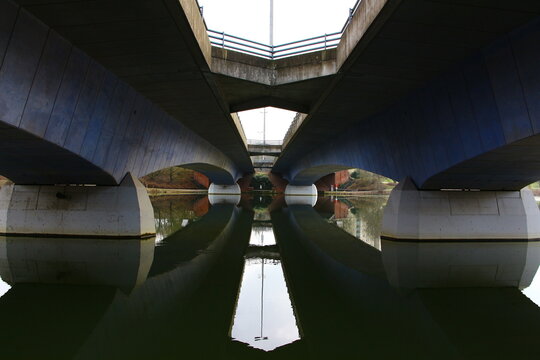 Blick auf eine Br&uuml;cke &uuml;ber den Aasee bei M&uuml;nster