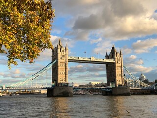 Obraz premium Tower bridge by sunset