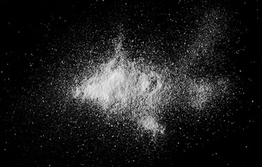 Fototapeta na wymiar Baking soda pile, sodium bicarbonate isolated on black background, top view