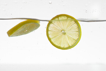 lemon slices in water