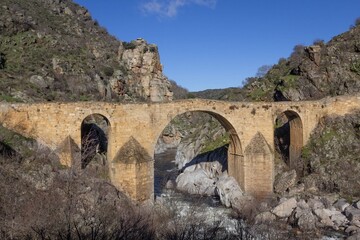 Fototapeta premium Puente de los Franceses , en San Felices de los Gallegos (Salamanca)