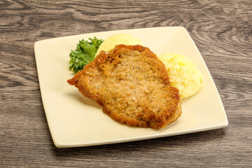 Crispy chicken schnitzel with mashed potato