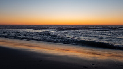 Fototapeta na wymiar Sunset over the ocean