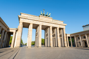 Fototapeta premium Historic Brandenburg Gate (Brandenburger Tor) in Berlin, Germany