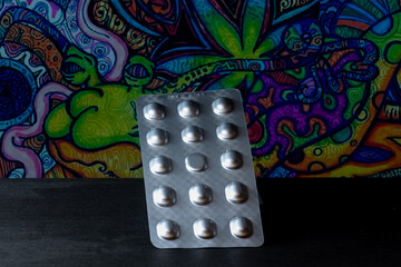 Vitamins drugs, anti-depressants or common medicines?  Photo of the story behind pills and capsules