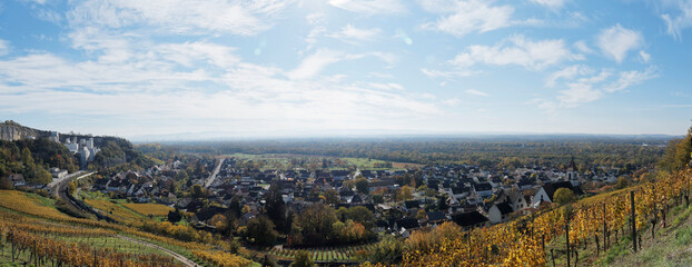 Panoramablick auf Istein Gemeinde und die Rheinebene. Efringen-Kirchen im baden-württembergischen....