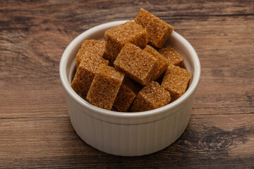 Cane sugar cubs in the bowl